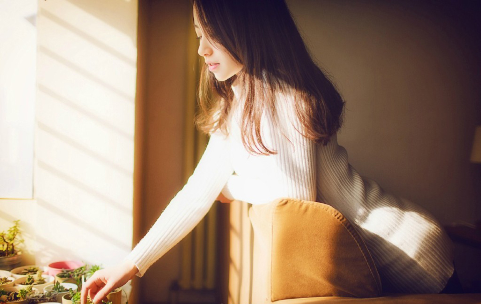 路还很长，难免心酸皱眉，但无论怎样，别松手就好。